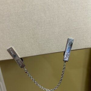 Elegant Vintage Sweater Clip